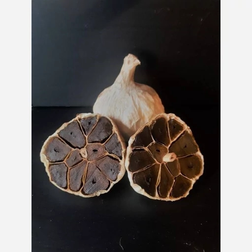 سیر سیاه عطارک با محصولی یکدست و ممتاز