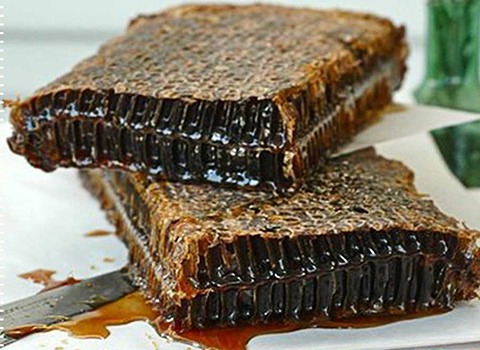 تصویر 4 از عسل سیاه سبلان کوهستانی خام و غلیظ