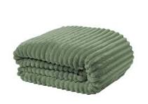 تصویر 4 از پتو سبز بافت نرم با حس آرامش‌ بخش