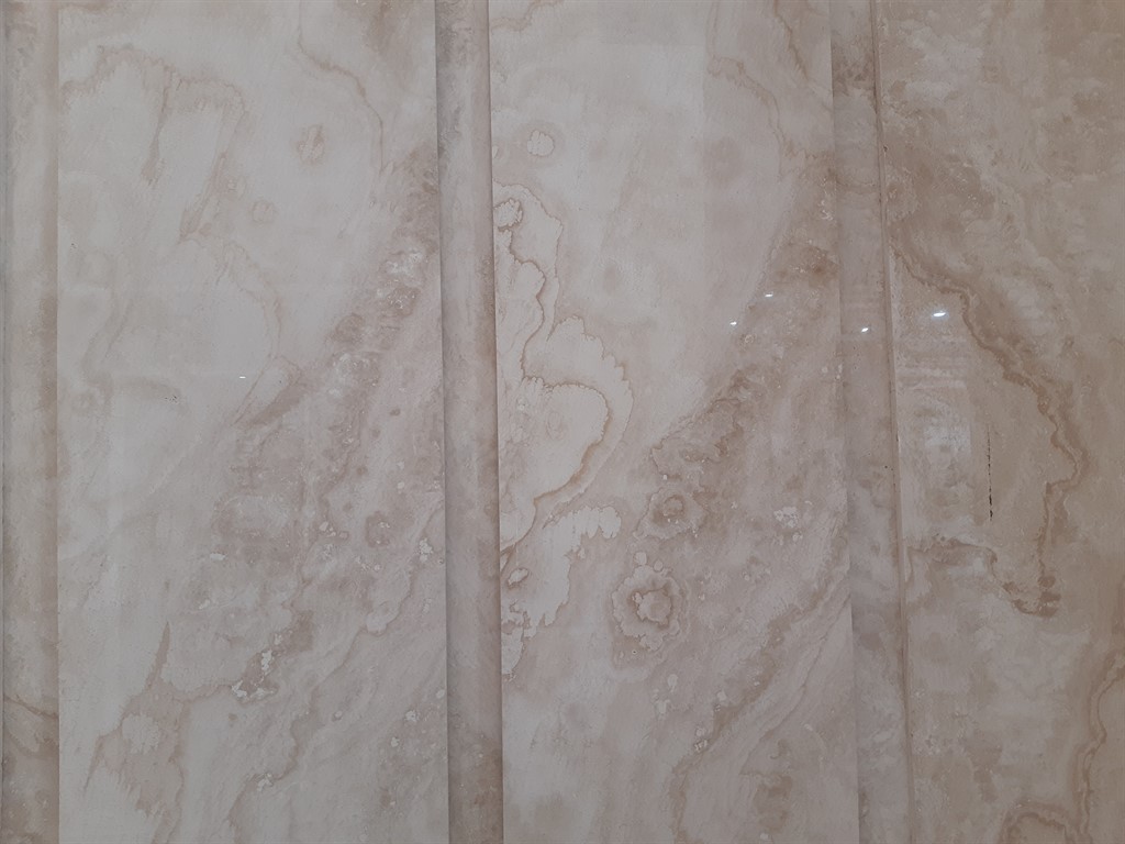 سنگ تراورتن همدان با سطح صیقلی و جلوه طبیعی