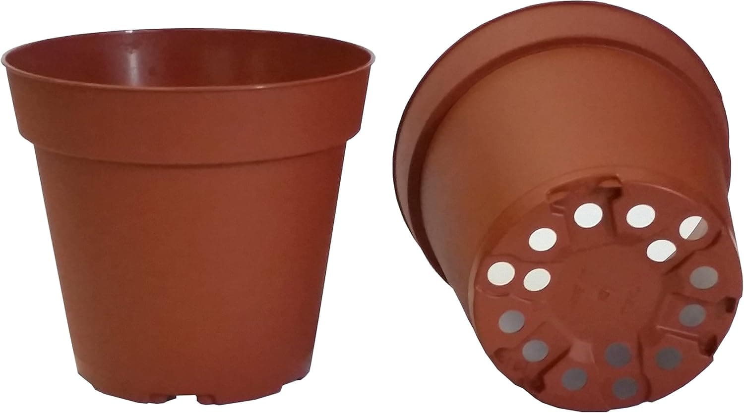 تصویر 3 از گلدان پلاستیکی طلایی انتخابی خاص برای چیدمان هنری