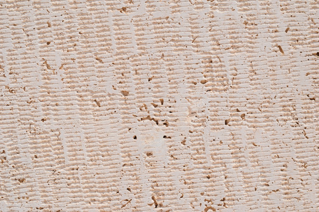 خرید عمده انواع سنگ تراورتن تیشه ای با قیمت ویژه