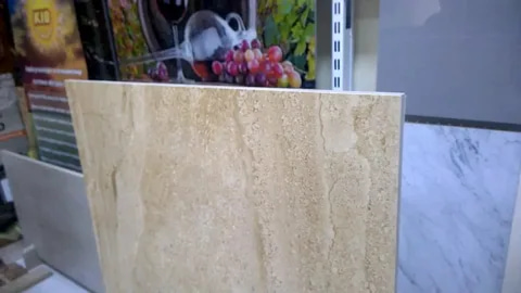 تصویر 1 از سنگ تراورتن رامشه با بافت یکنواخت و منظم