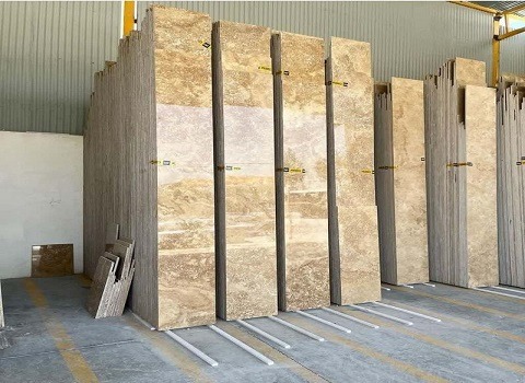 تصویر 4 از سنگ تراورتن آذرشهر با بافت طبیعی مقاوم در فضای باز