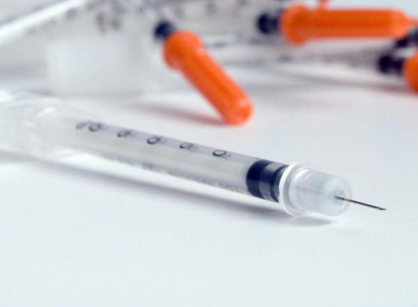 سرنگ انسولین سوپا با سوزن ثابت با طراحی ساده و کاربری راحت