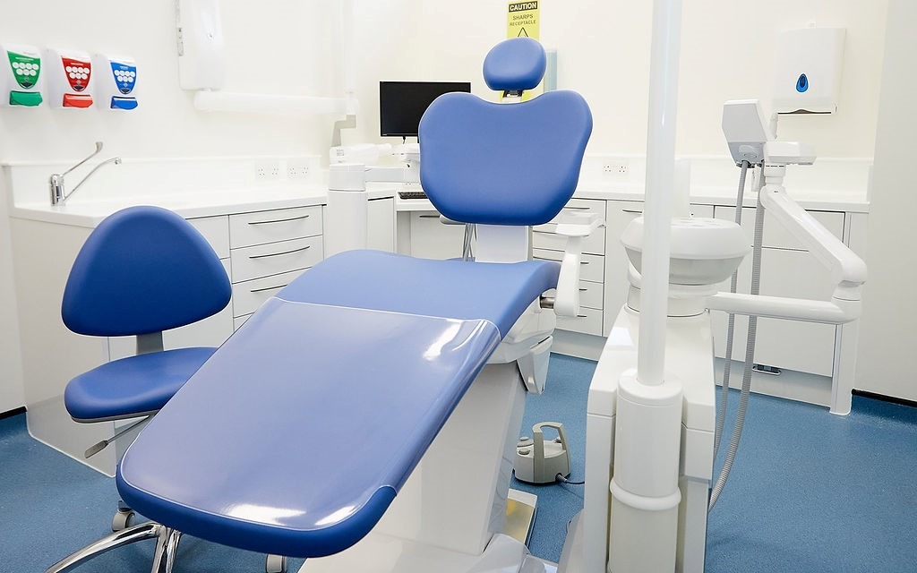 تصویر 2 از یونیت دندانپزشکی suntem معماری‌ تجهیزات تجربه‌ حرفه‌ ای