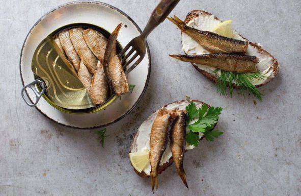 کنسرو تن ماهی کیلکا با بسته‌ بندی چند تایی