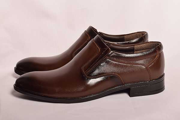 تصویر 4 از کفش چرم قهوه‌ ای مردانه با چرم طبیعی و دوخت مقاوم