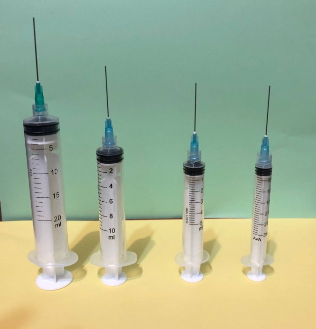 سرنگ ۱۰ سی سی پیستون دار با بسته‌ بندی اقتصادی