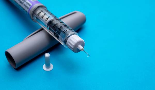 تصویر 1 از سرنگ انسولین اتوماتیک با سوزن مناسب شستشو