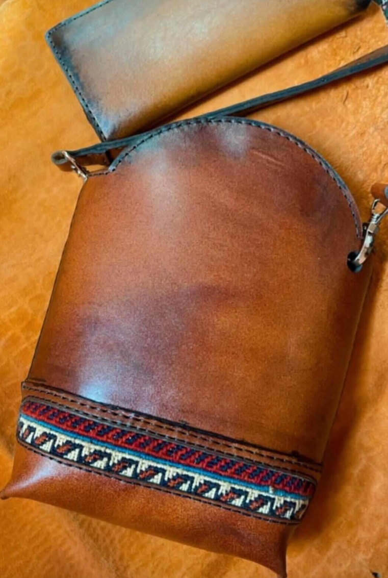 کیف دوشی زنانه چرم دستدوز با قیمت ارزان