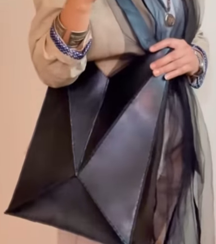 کیف دوشی زنانه چرم دستدوز در فروش عمدا