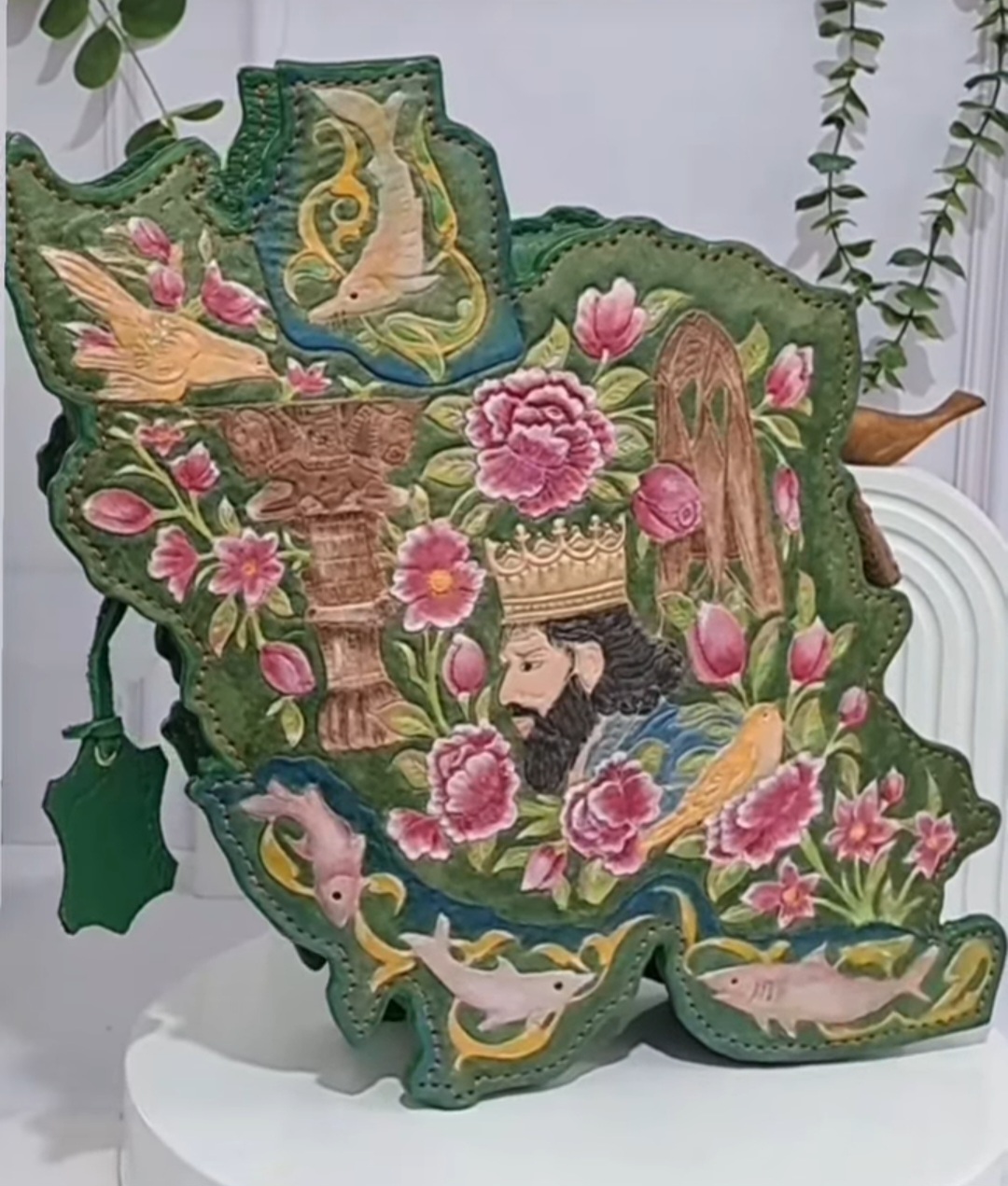 کیف دوشی زنانه چرم دستدوز نقشه ایران