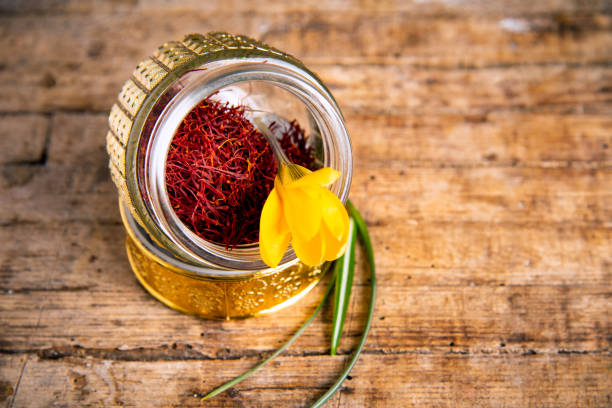 زعفران نگین پرس شده با یکنواختی بالا و قدرت رنگ دهی عالی