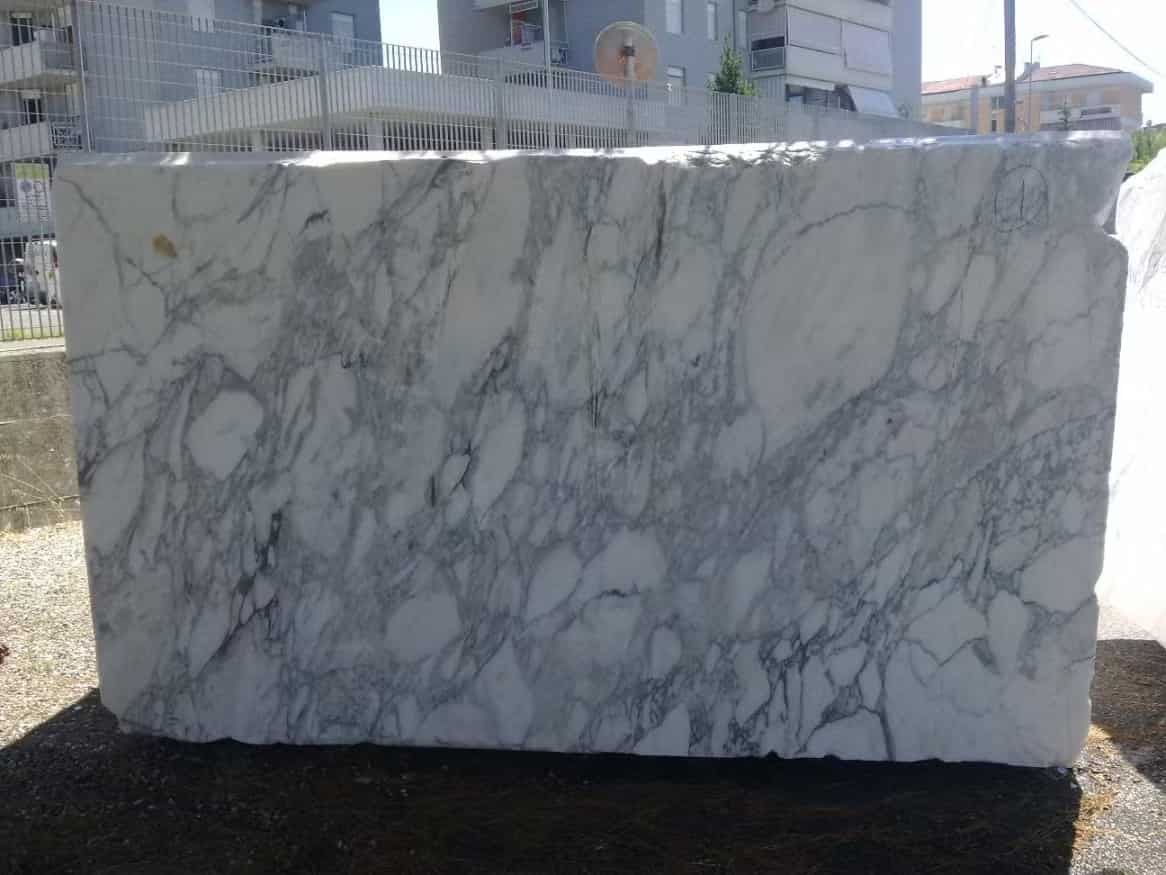 تصویر 4 از سنگ مرمریت مشکی عقیق مناسب ترکیب با متریال روشن