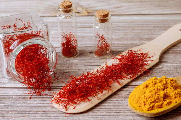 زعفران گناباد با برداشت اصولی و خشک‌ سازی تدریجی