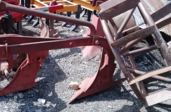 گاوآهن ابرهارد قدیمی مدل بازسازی شده مناسب زمین‌ های سبک و متوسط