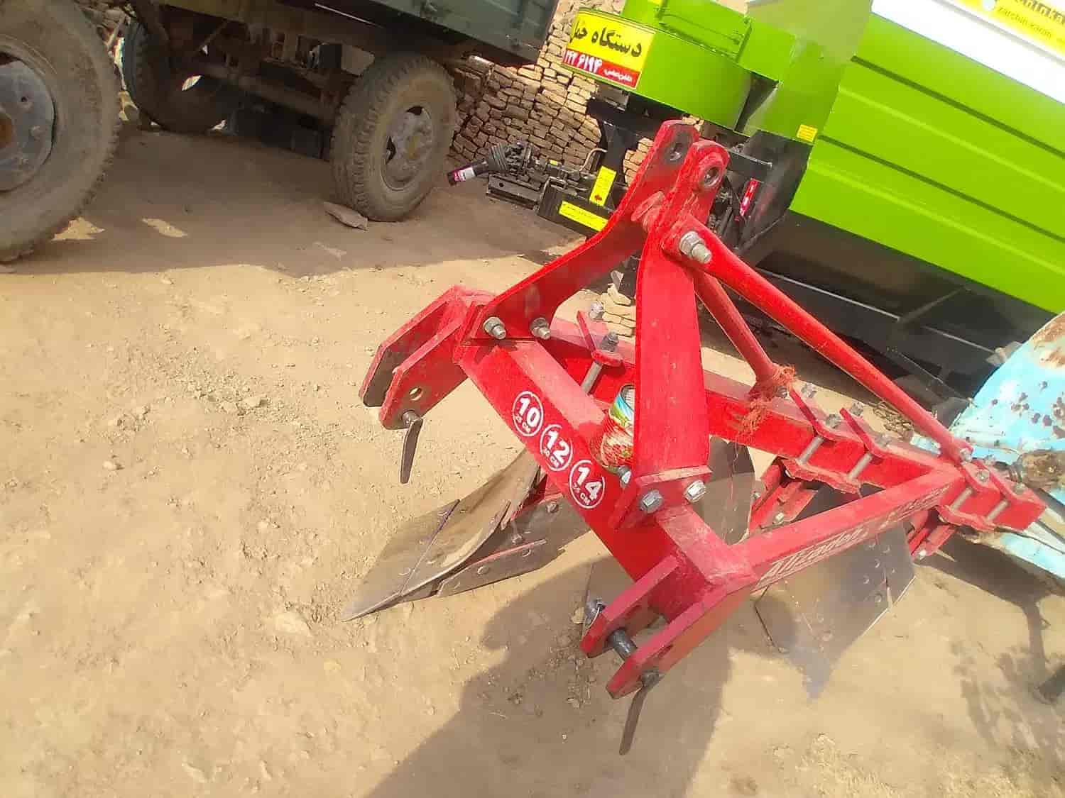 تصویر 4 از گاوآهن پایدار با قاب تقارن یافته و تیغه‌ های زاویه‌ دار