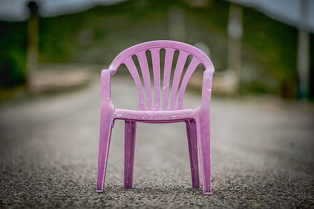 تصویر 5 از صندلی پلاستیکی ضخیم و مقاوم با پایه های محکم در رنگ های متنوع