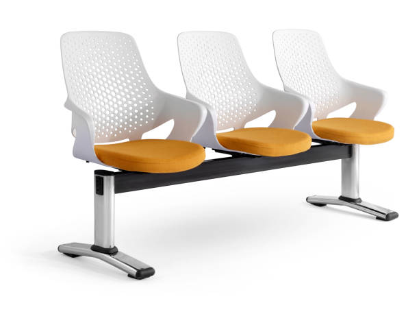 تصویر 2 از صندلی پلاستیکی طبی با نشیمن آناتومیک و پایه های ضد لغزش