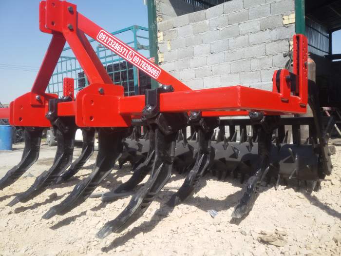 گاوآهن پنج خیش با بدنه متقارن و تیغه‌ های تنظیم‌ پذیر