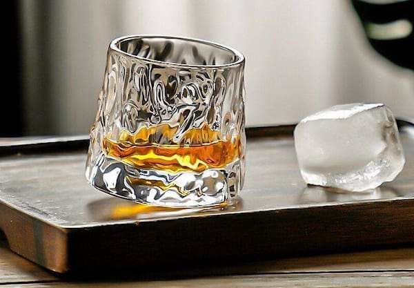 تصویر 1 از لیوان بلور چرخشی درجه یک در بسته بندی های ۶ تا ۱۲ عددی