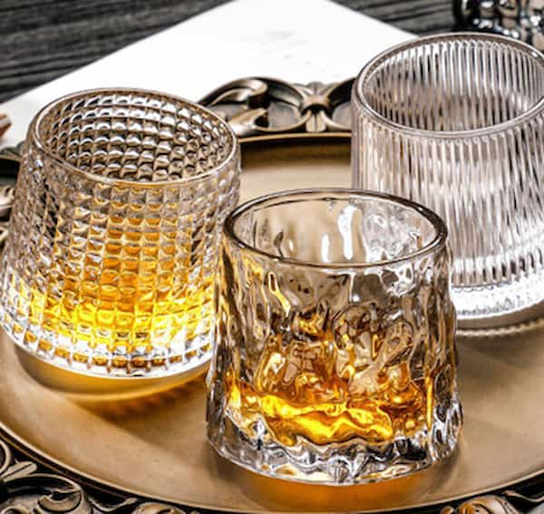 تصویر 2 از لیوان بلور چرخشی درجه یک در بسته بندی های ۶ تا ۱۲ عددی