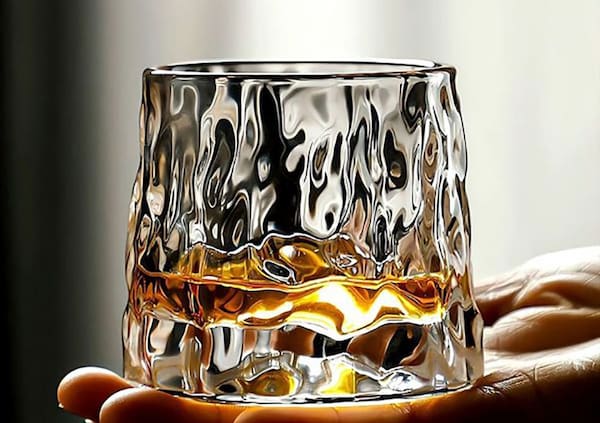 تصویر 3 از لیوان بلور چرخشی درجه یک در بسته بندی های ۶ تا ۱۲ عددی