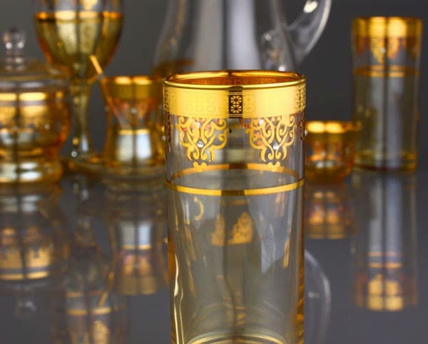 لیوان بلور طلایی شفاف با جلوه کریستالی زیبا