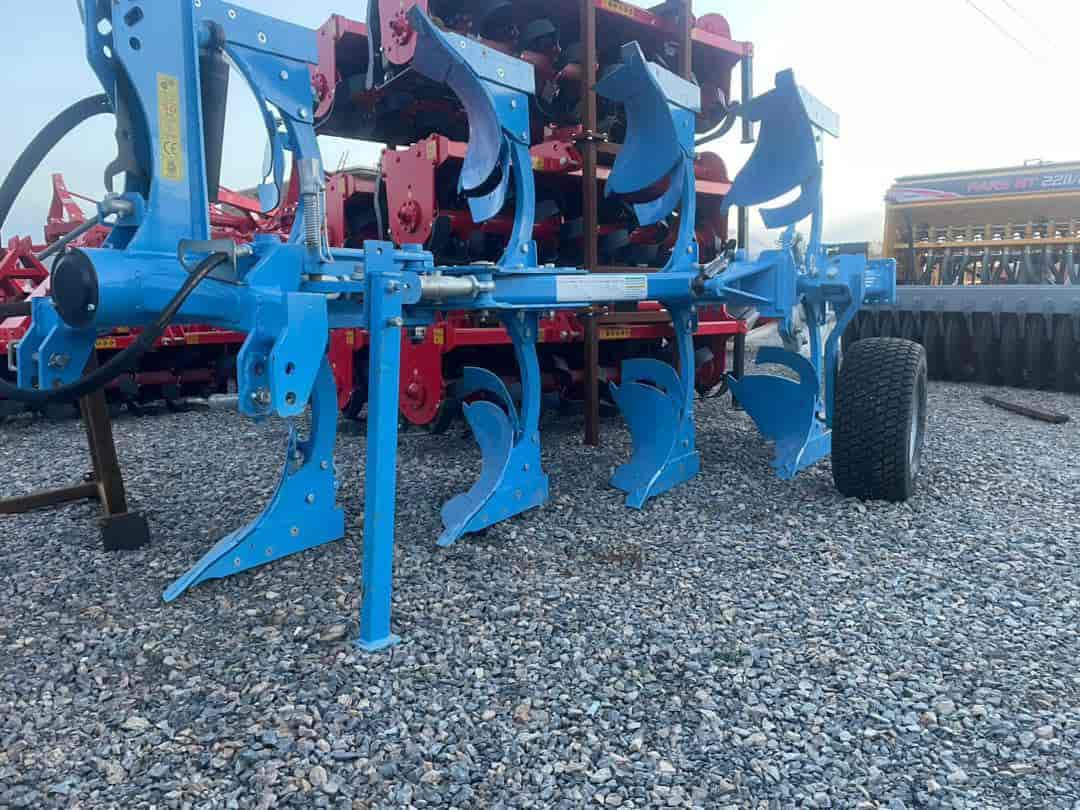 تصویر 2 از گاوآهن های قدیمی نمونه‌ های سنتی با سازوکار ساده فلزی