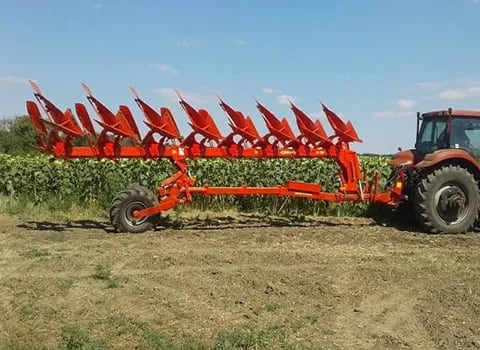 تصویر 4 از گاوآهن های قدیمی نمونه‌ های سنتی با سازوکار ساده فلزی