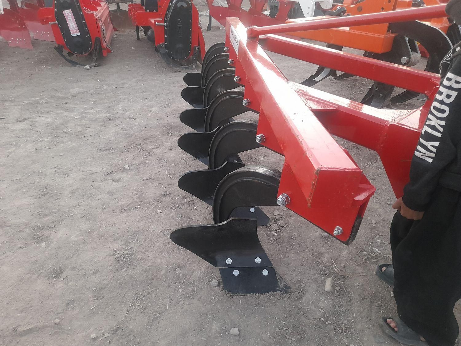 تصویر 3 از گاوآهن 6 خیش با آرایش خطی ویژه برای کشاورزی گسترده