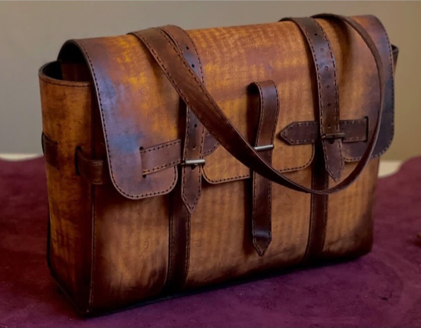 کیف دوشی زنانه چرم دستدوز در فروش ویژه