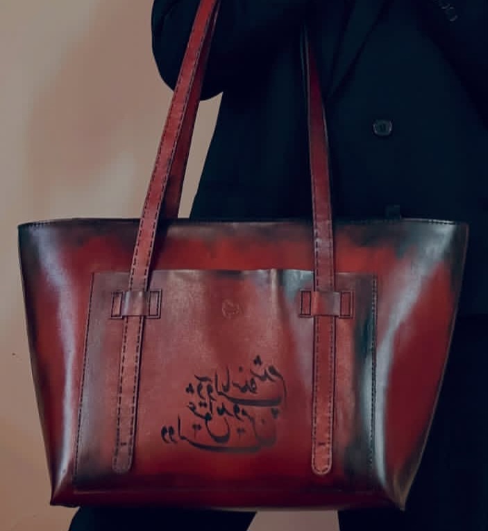 کیف دوشی زنانه چرم دستدوز در فروش فوق العاده