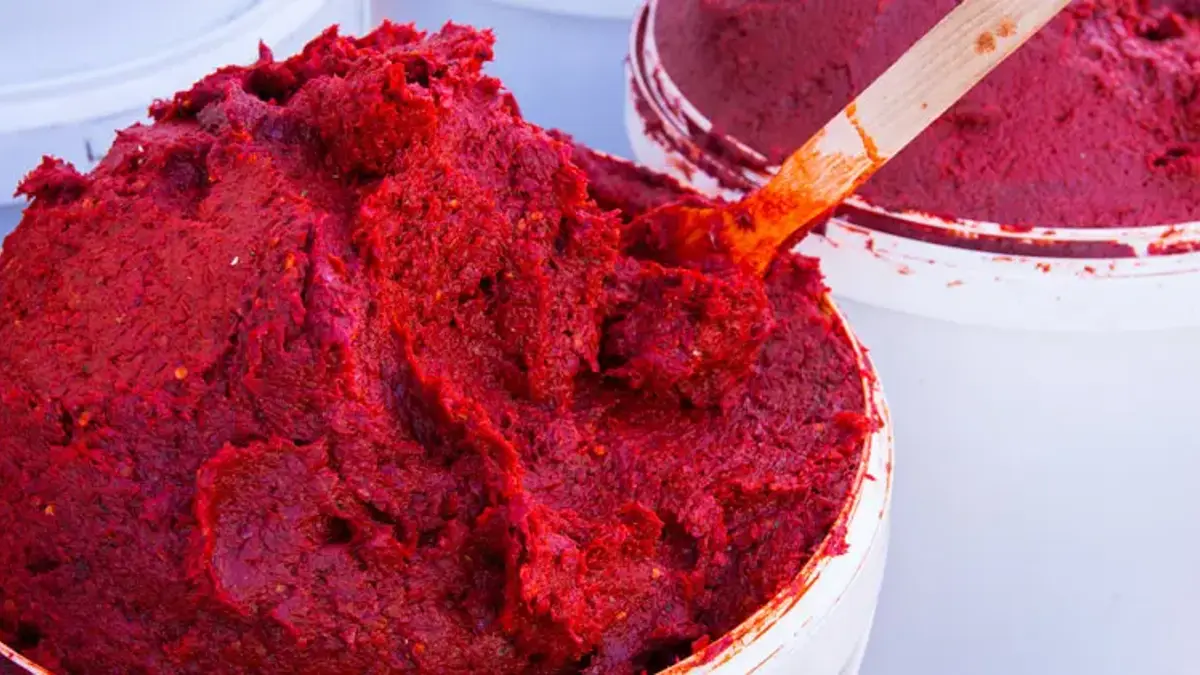 تصویر 2 از رب گوجه‌ فرنگی رعنا اقتصادی مناسب مصرف روزانه خانواده