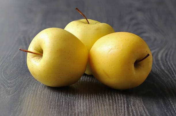 تصویر 3 از سیب زرد لبنانی با بسته بندی کارتنی 10 تا 20 کیلویی