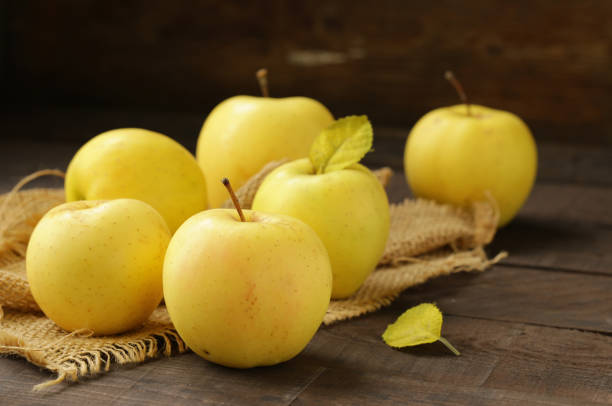 تصویر 1 از سیب زرد لبنانی با بسته بندی کارتنی 10 تا 20 کیلویی