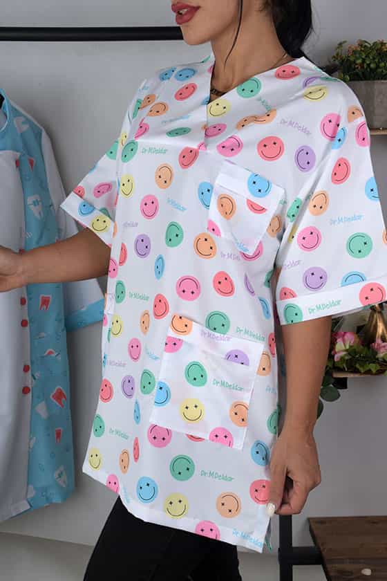 تصویر 2 از لباس پرستاری کودک طراحی رنگی جذاب