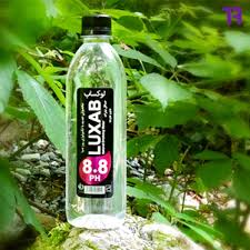 تصویر 2 از آب معدنی قلیایی لوکساب بسته‌ بندی خانوادگی مناسب آشامیدن روزانه