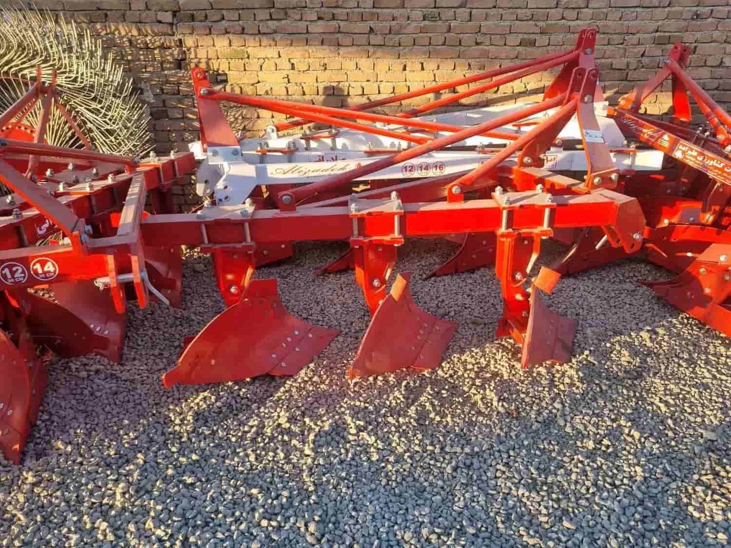 گاو آهن سه خیش علیزاده نسخه سبک با قابلیت حرکت مستقل هر خیش