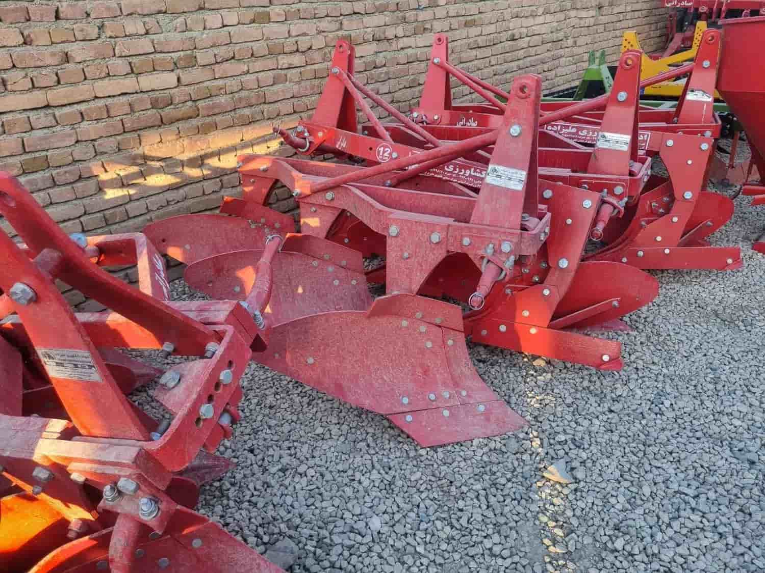 تصویر 1 از گاو آهن سه خیش علیزاده نسخه سبک با قابلیت حرکت مستقل هر خیش