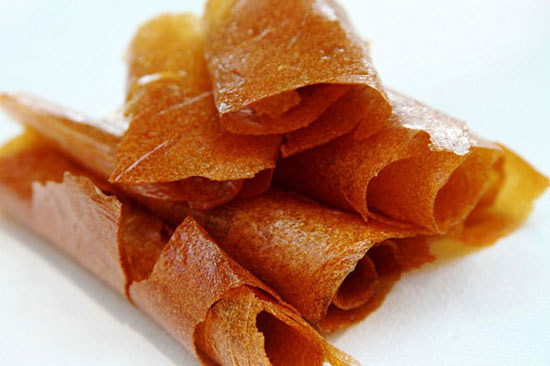 تصویر 2 از لواشک الو زرد خانگی ورقه ای طلایی با ظاهری جذاب و خوش نما