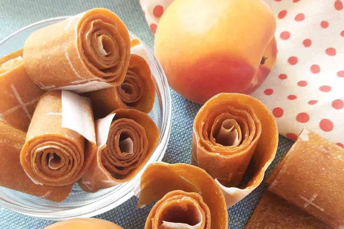 تصویر 1 از لواشک الو زرد خانگی ورقه ای طلایی با ظاهری جذاب و خوش نما