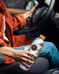 تصویر 3 از آب معدنی میوا شفاف و خالص با طعم طبیعی