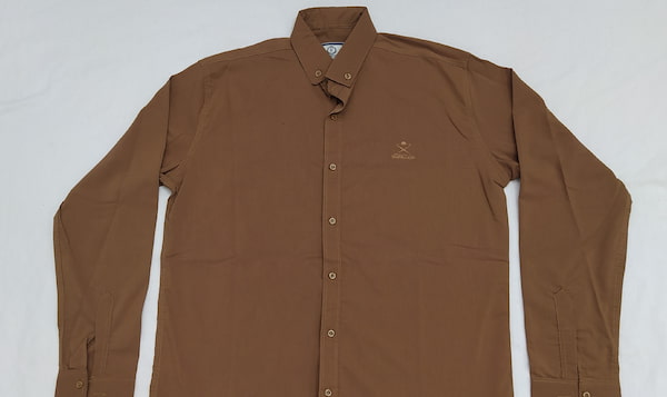 تصویر 4 از پیراهن مردانه رنگ موکا با پارچه تنفس پذیر و راحت