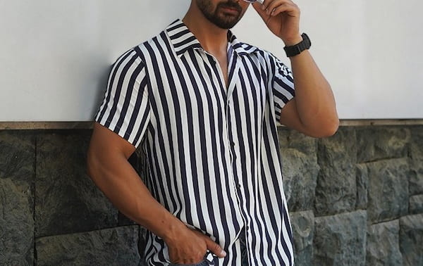 تصویر 3 از پیراهن مردانه راه راه سفید مشکی ساده و جذاب مناسب تیپ مینیمال