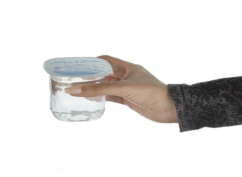 تصویر 3 از آب معدنی لیوانی واتا در بسته‌ بندی یک‌ نفره قابل حمل