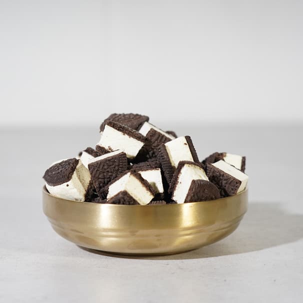 بستنی خشک بیسکوییتی اورئو کرم‌ دار و خوش‌ طعم