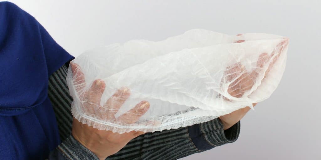 تصویر 4 از کلاه آکاردئونی پلاستیکی تولید شده برای رعایت اصول بهداشتی