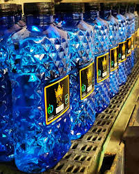 تصویر 3 از آب معدنی شیک بطری جمع‌ و جور ویژه حمل شخصی